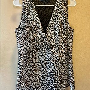 White House Black Market new w/o tags, never worn.